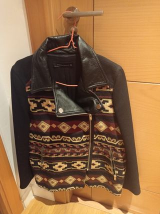 Cazadora Zara Estampada Cuello Solapa Talla M