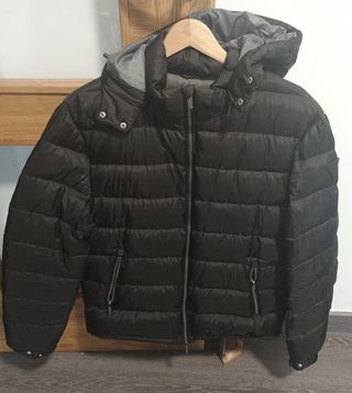 Chaqueta plumífero Guess negra