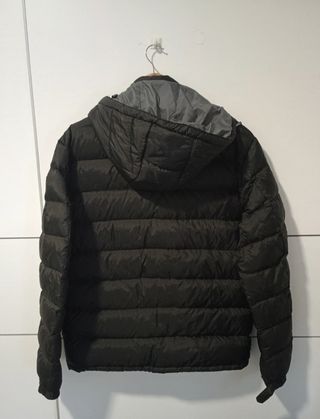 Chaqueta plumífero Guess negra