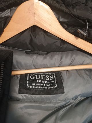 Chaqueta plumífero Guess negra