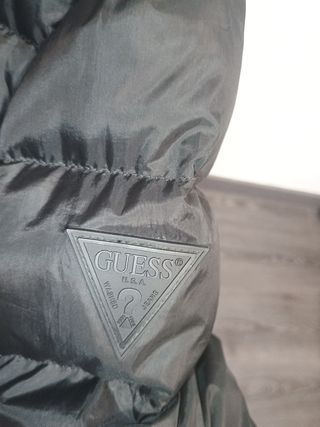 Chaqueta plumífero Guess negra