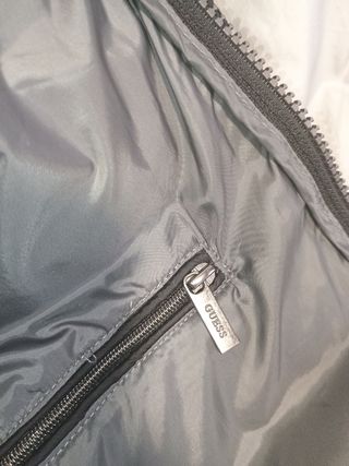 Chaqueta plumífero Guess negra