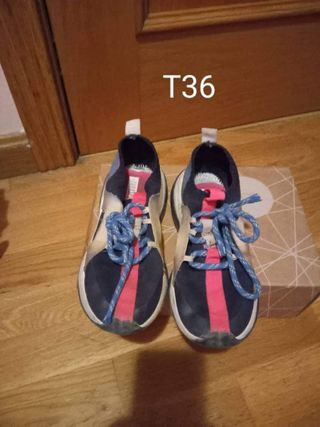 Zapatillas T38 Azul y Rojo