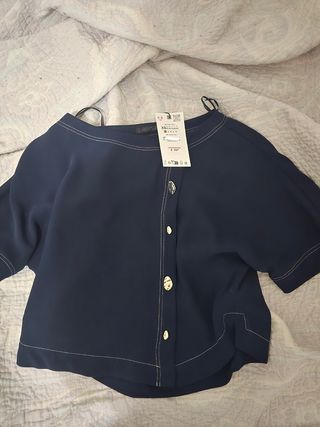 Blusa oversize Zara botones dorados