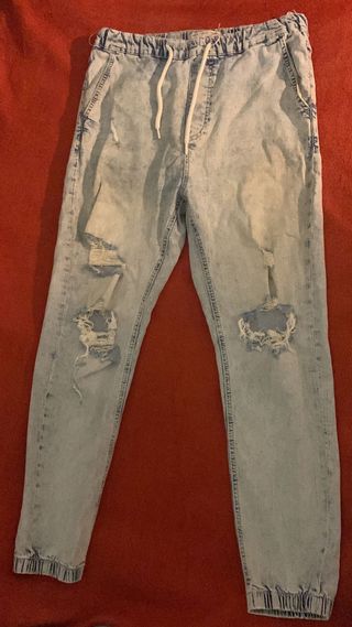 Pantalones vaqueros rotos 