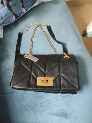 Bolso Negro Parfois Acolchado Cadena Dorada