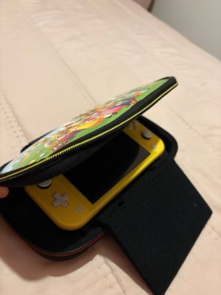 Nintendo Switch Lite Amarilla y Negra