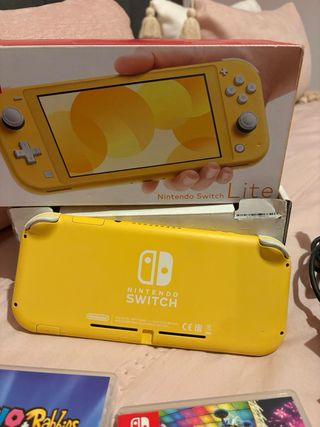 Nintendo Switch Lite Amarilla y Negra