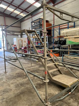 vendo piezas sueltas  Andamio Layher