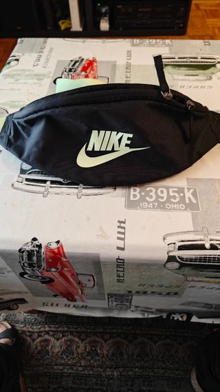 Riñonera Nike Maxi Negra