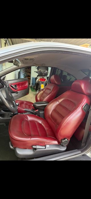 Interior Peugeot 406 Coupe Rojo