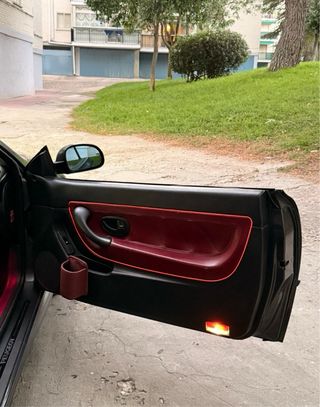 Interior Peugeot 406 Coupe Rojo