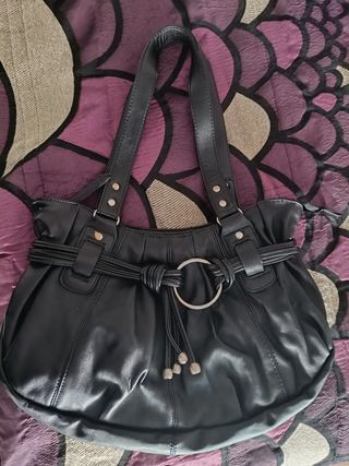 Bolso negro de piel