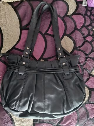 Bolso negro de piel