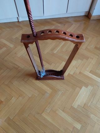 Mueble para bastones de madera