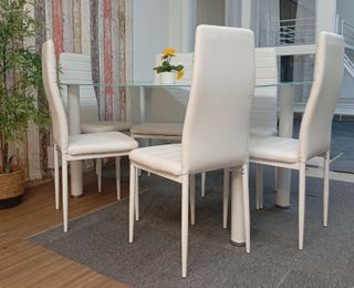 Mesa en Cristal + (6) Sillas Blancas. ¡EN REBAJA!