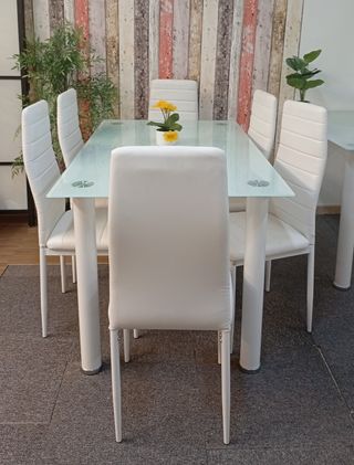 Mesa en Cristal + (6) Sillas Blancas. ¡EN REBAJA!
