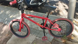 Excelente bicicleta BMX Btwin WIPE 20" :)