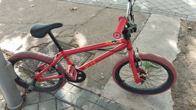 URGE : bicicleta BMX Btwin WIPE 20" :)