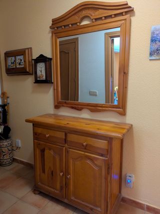 Mueble recibidor de madera de pino