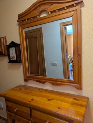 Mueble recibidor de madera de pino