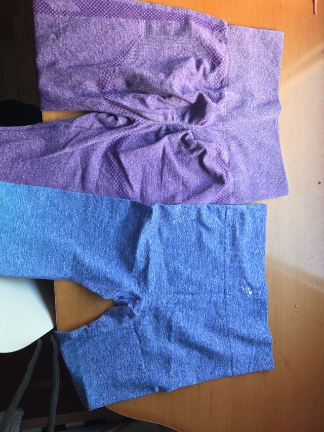 Leggings deportivos morados y azules