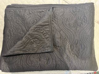Manta de cama negra con diseño