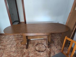 Mesa de comedor extensible con sillas