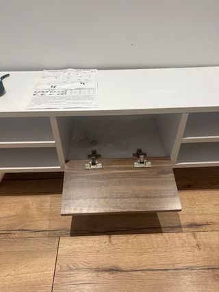 Mueble TV bajo blanco y madera