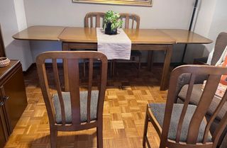 Mesa y sillas 