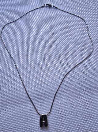 Gargantilla con colgante letra A