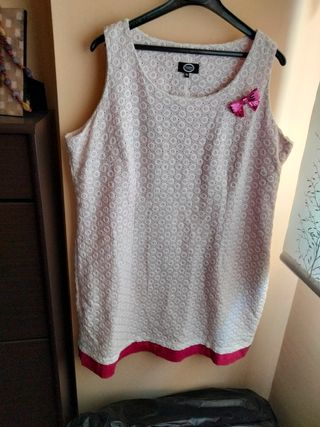 Vestido blanco con lazito rosa
