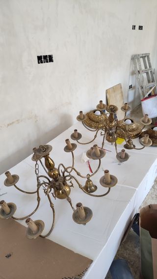 Lámparas clásicas doradas de metal
Bronce, 