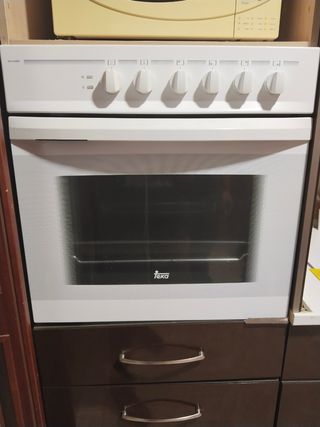 Cocina completa con horno, vitro y microondas