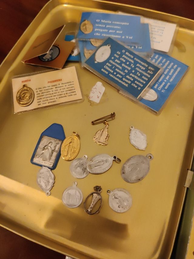 Stock medagliette votive vintage