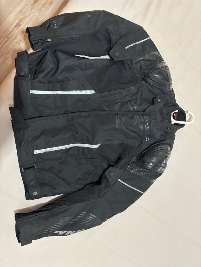 Chaqueta de moto negra