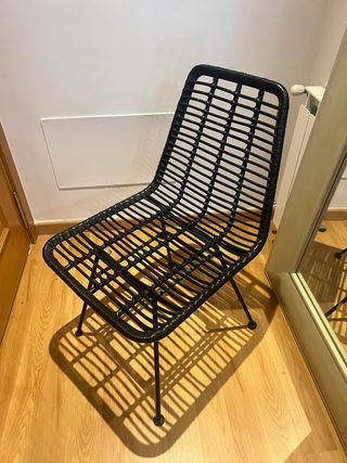 4 sedie nere in rattan | Maison du Monde