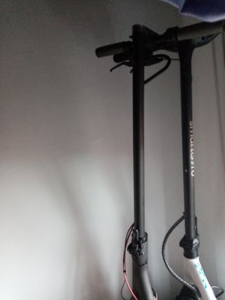 Patinete eléctrico gris