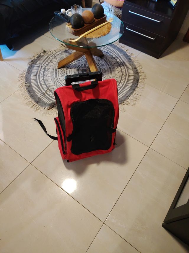 Mochila Porta Mascotas con ryedas Roja y Negra