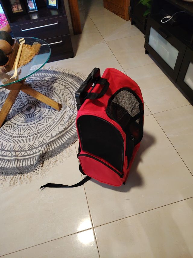 Mochila Porta Mascotas con ryedas Roja y Negra
