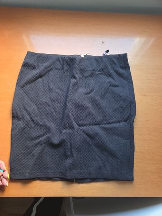 Falda tubo negra con cremallera