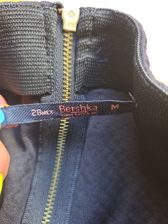 Falda tubo negra con cremallera