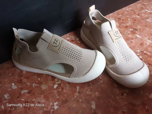 Zapatillas Beige Tela elástica. Calza 37/38