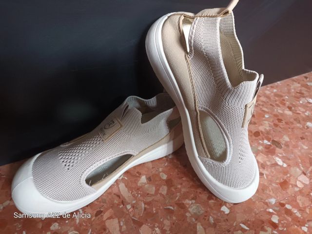 Zapatillas Beige Tela elástica. Calza 37/38