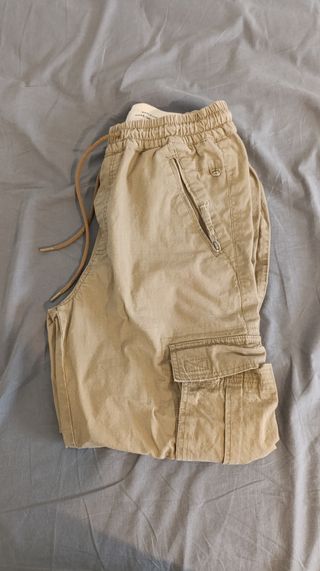 Pantalones cargo beige