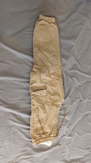 Pantalones cargo beige
