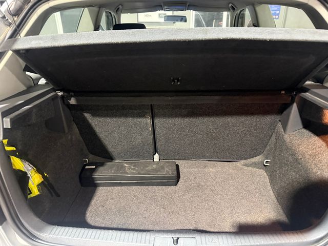 Volkswagen Polo 1.2cc Conceptline 65cv 3p. 2002