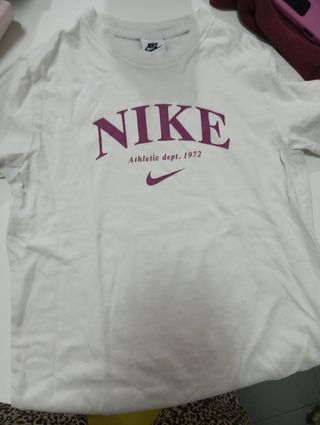 Camiseta Nike Athletic Dept. 1972 Blanca