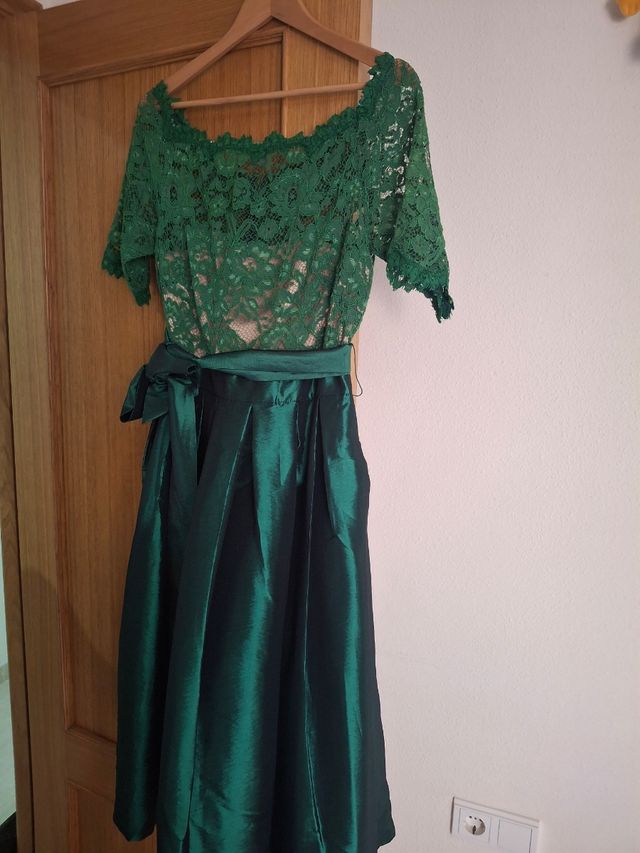 Vestido verde encaje y falda satinada
