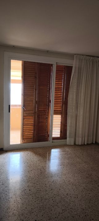 Puerta corredera de aluminio
2'32 alto-2'55 ancho 